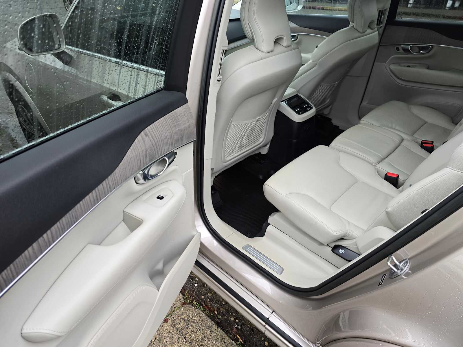 2023 Volvo XC90 Recharge Plug-In Hybrid Plus Bright Theme