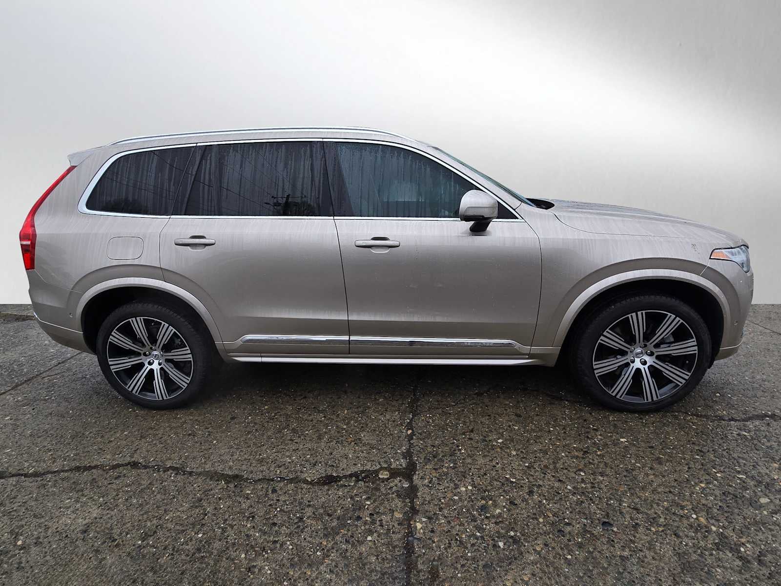 2023 Volvo XC90 Recharge Plug-In Hybrid Plus Bright Theme