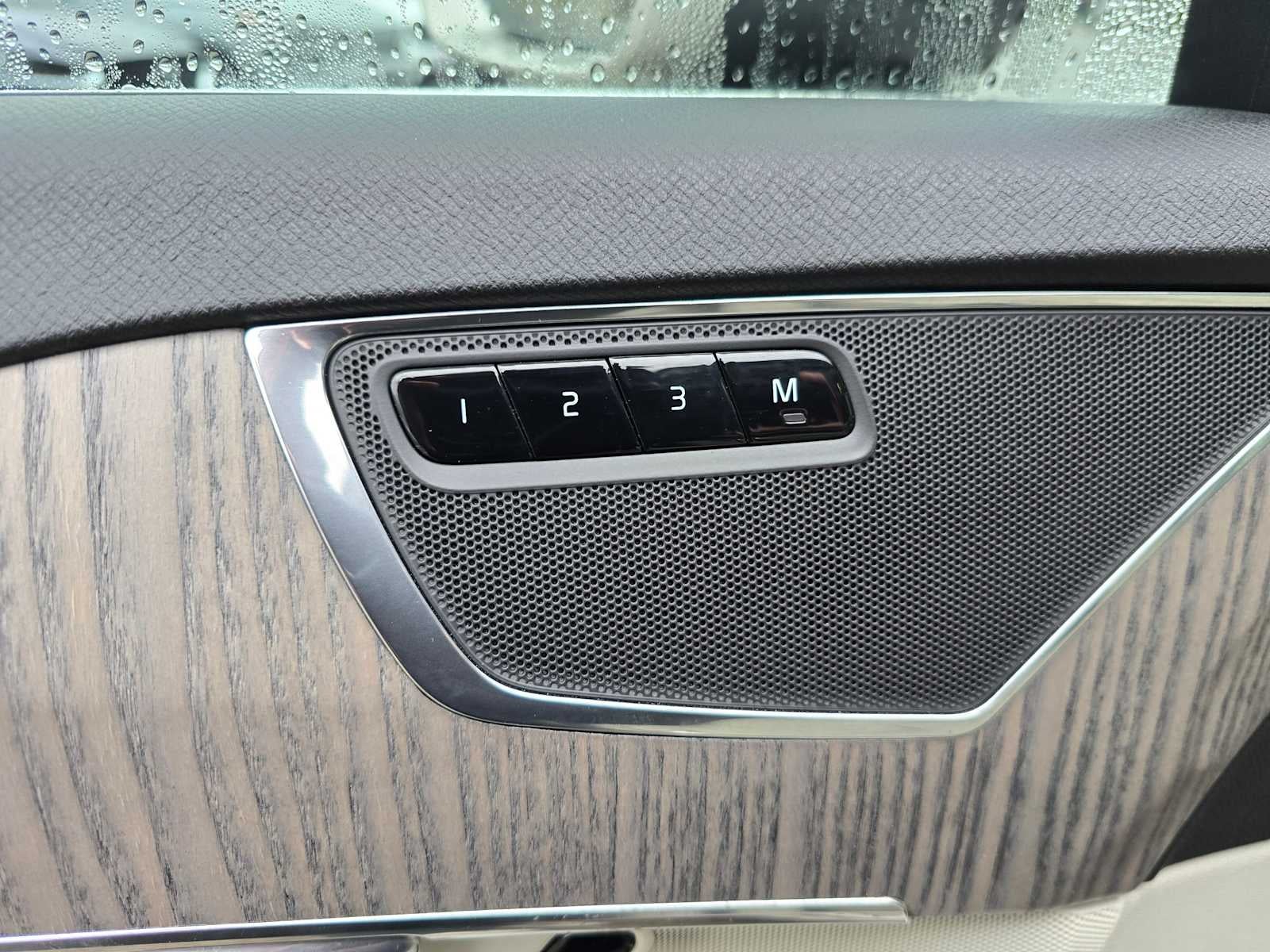 2023 Volvo XC90 Recharge Plug-In Hybrid Plus Bright Theme