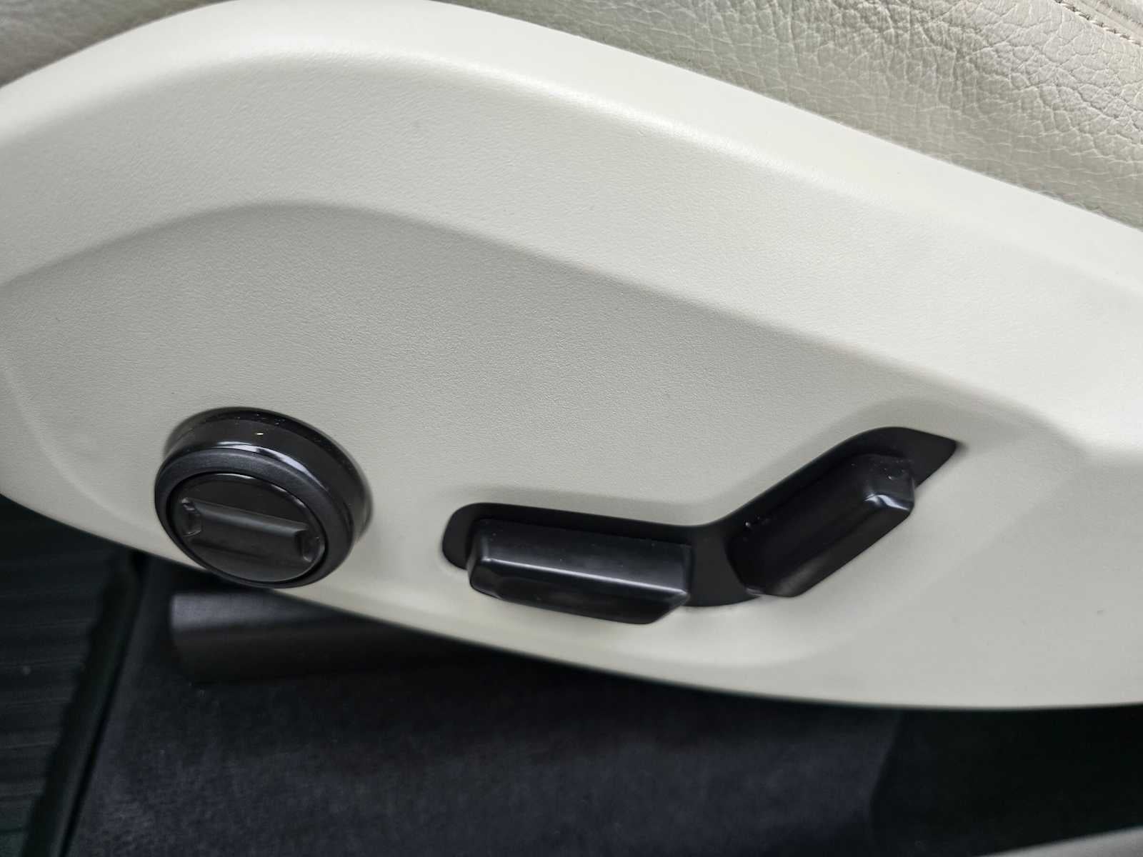 2023 Volvo XC90 Recharge Plug-In Hybrid Plus Bright Theme