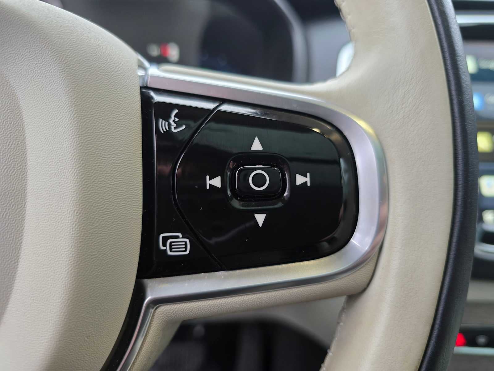 2023 Volvo XC90 Recharge Plug-In Hybrid Plus Bright Theme