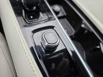 2023 Volvo XC90 Recharge Plug-In Hybrid Plus Bright Theme