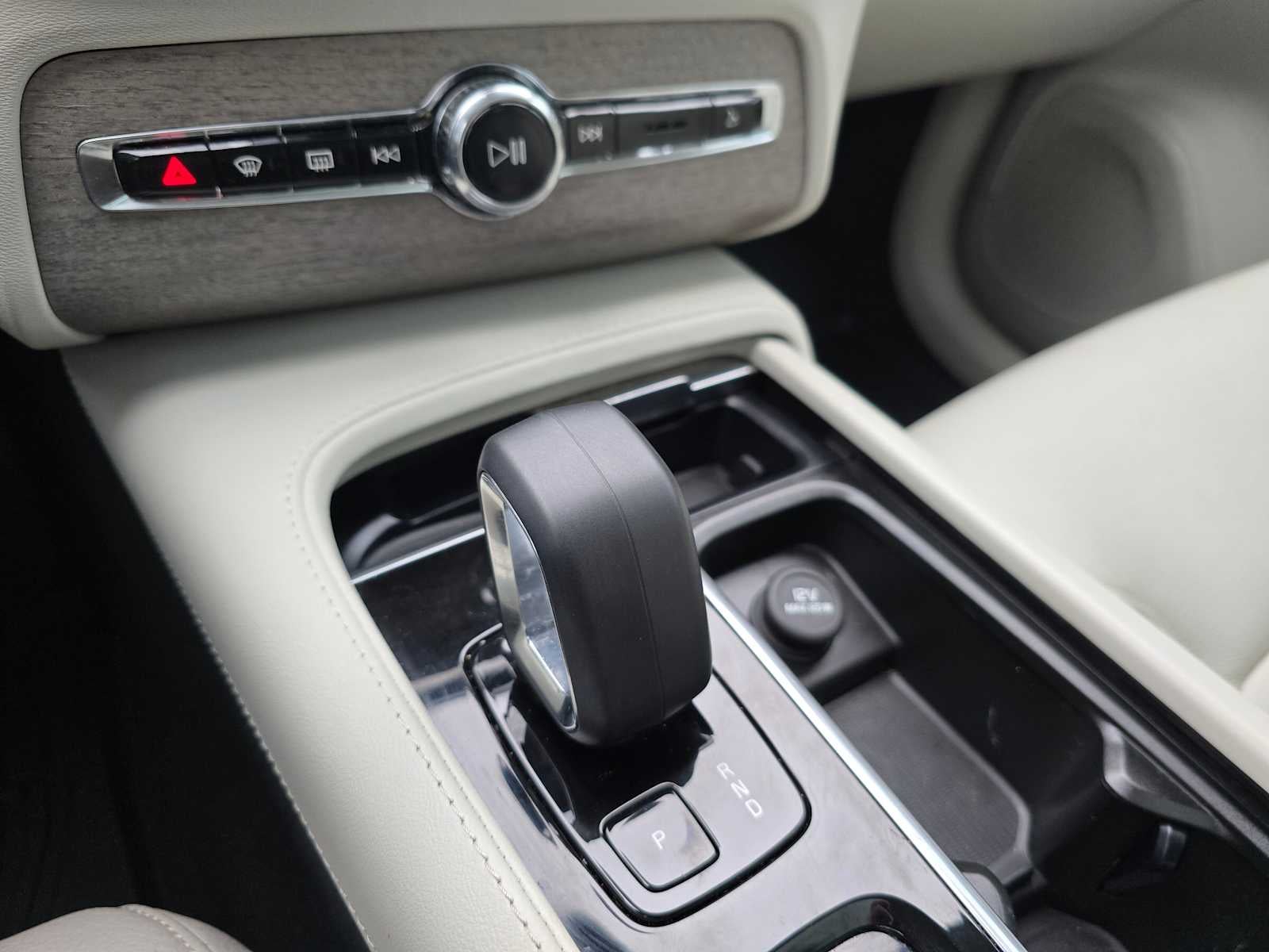 2023 Volvo XC90 Recharge Plug-In Hybrid Plus Bright Theme