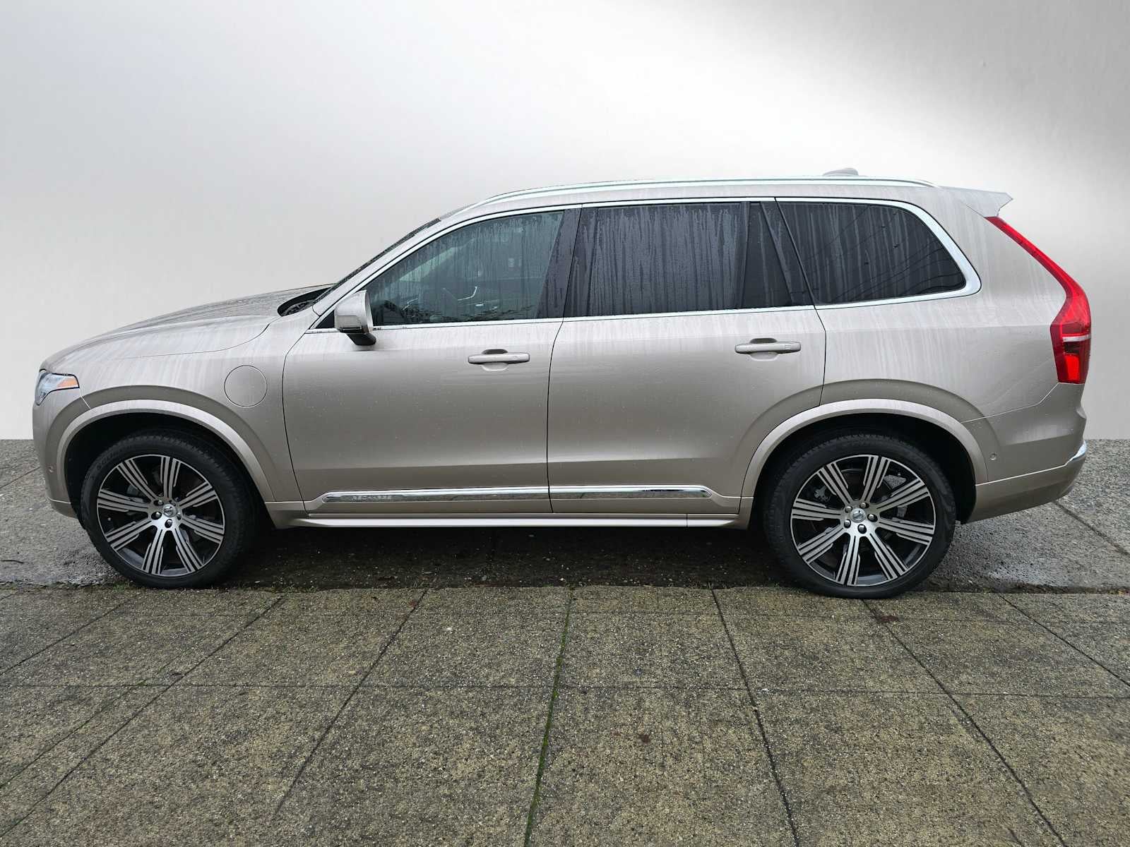 2023 Volvo XC90 Recharge Plug-In Hybrid Plus Bright Theme