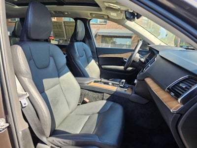 2023 Volvo XC90 Recharge Plug-In Hybrid Plus Bright Theme