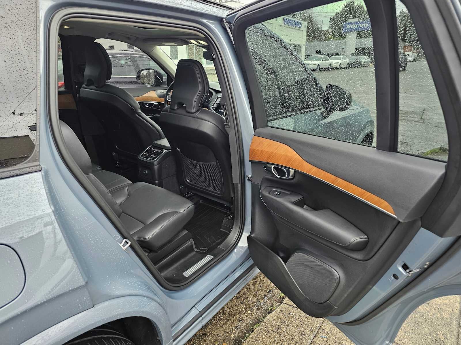 2023 Volvo XC90 Recharge Plug-In Hybrid Plus Dark Theme