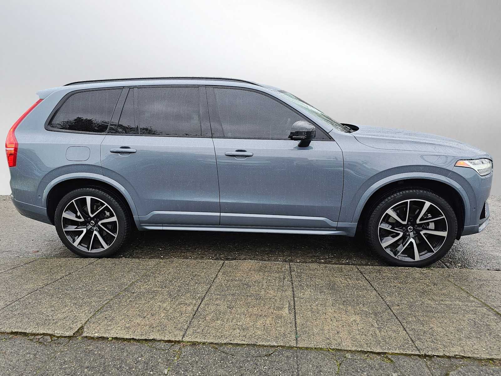 2023 Volvo XC90 Recharge Plug-In Hybrid Plus Dark Theme