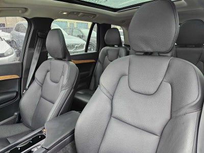 2023 Volvo XC90 Recharge Plug-In Hybrid Plus Dark Theme