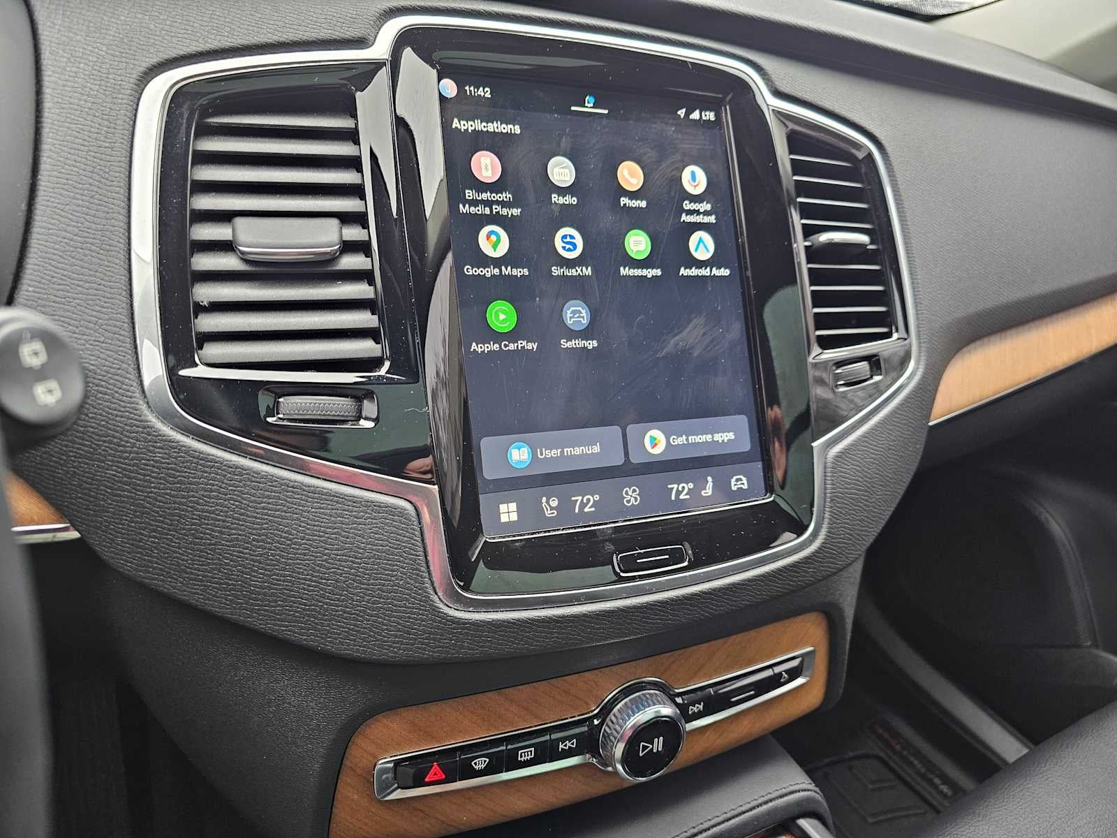 2023 Volvo XC90 Recharge Plug-In Hybrid Plus Dark Theme