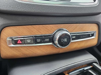 2023 Volvo XC90 Recharge Plug-In Hybrid Plus Dark Theme