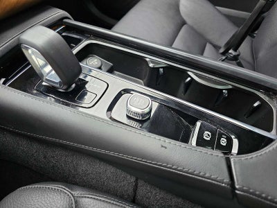 2023 Volvo XC90 Recharge Plug-In Hybrid Plus Dark Theme