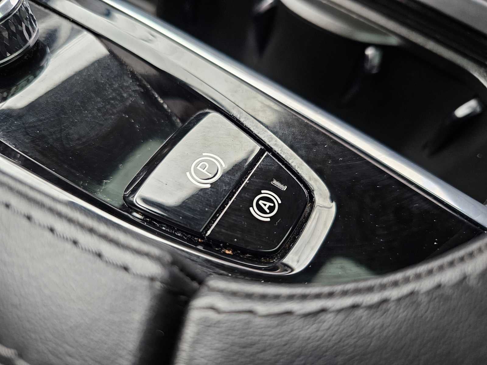 2023 Volvo XC90 Recharge Plug-In Hybrid Plus Dark Theme