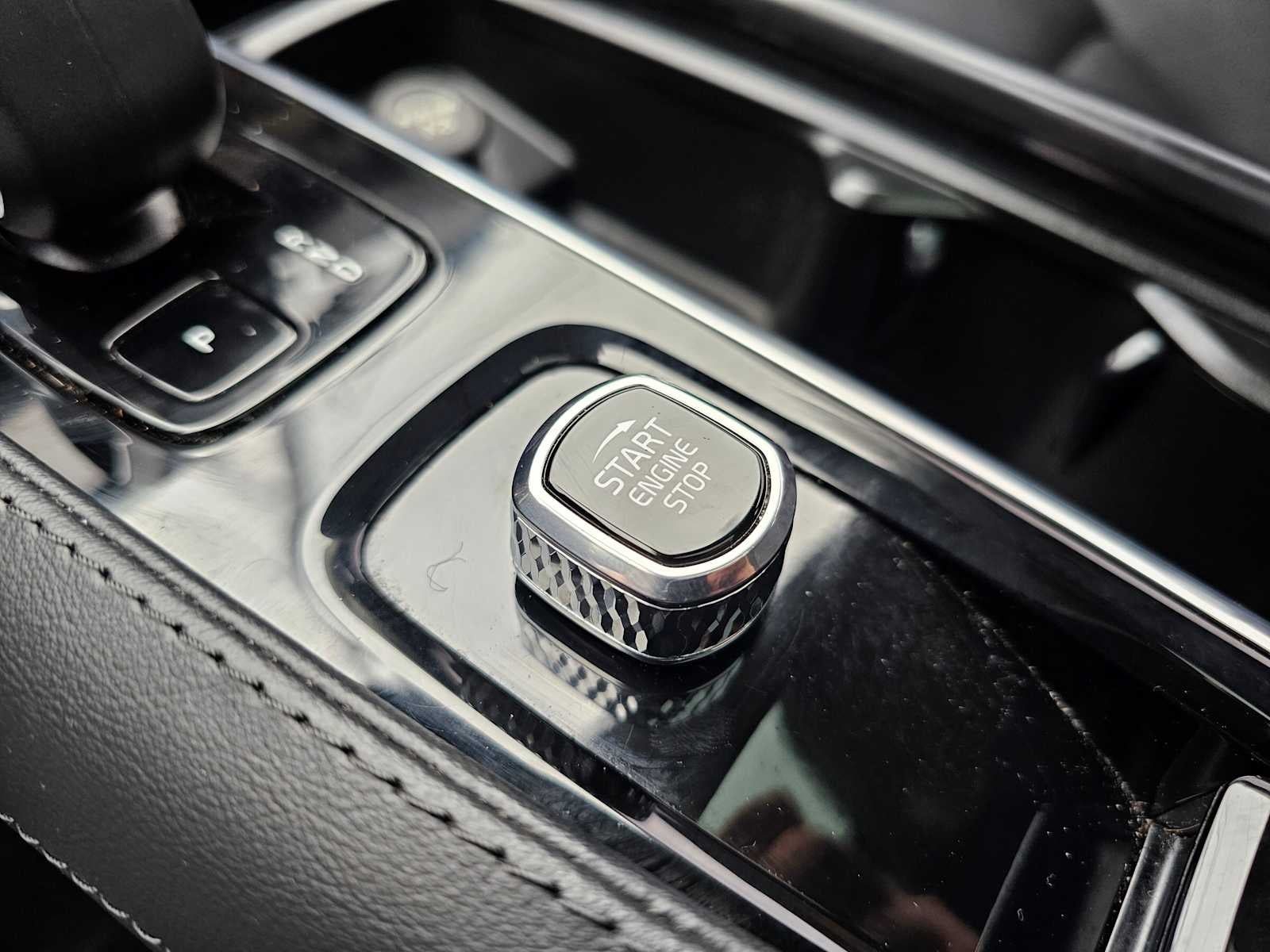 2023 Volvo XC90 Recharge Plug-In Hybrid Plus Dark Theme