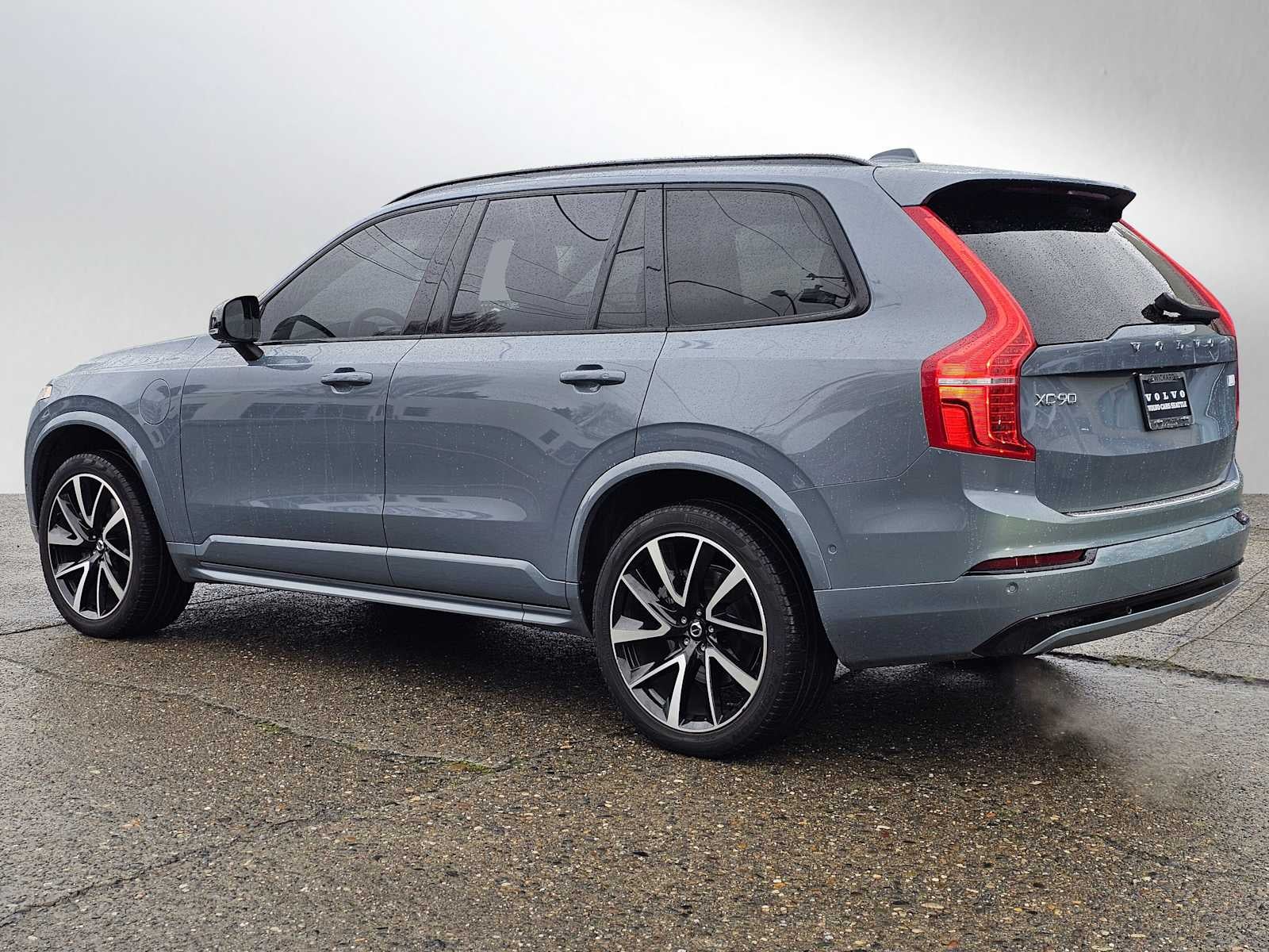 2023 Volvo XC90 Recharge Plug-In Hybrid Plus Dark Theme