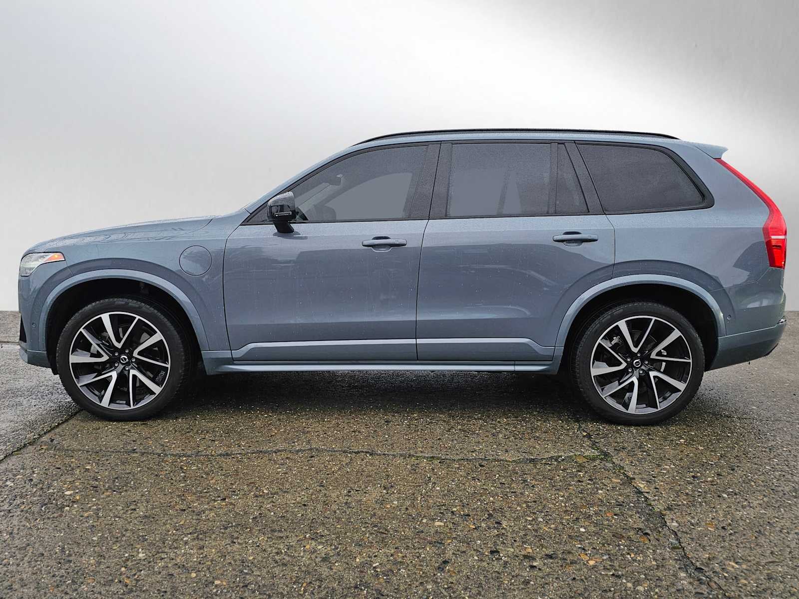2023 Volvo XC90 Recharge Plug-In Hybrid Plus Dark Theme