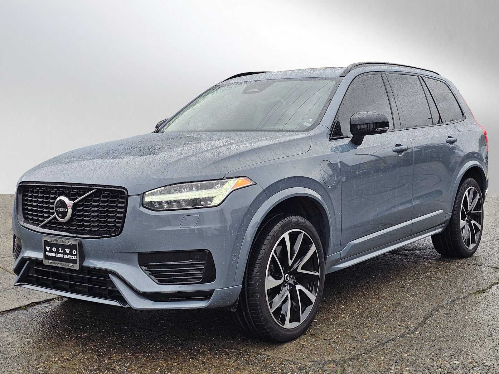 2023 Volvo XC90 Recharge Plug-In Hybrid Plus Dark Theme