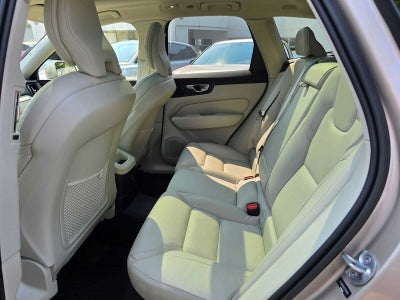 2023 Volvo XC60 Recharge Plug-In Hybrid Ultimate Bright Theme