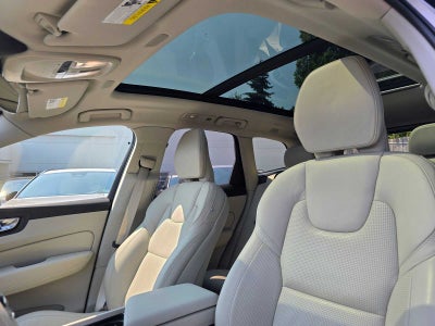 2023 Volvo XC60 Recharge Plug-In Hybrid Ultimate Bright Theme