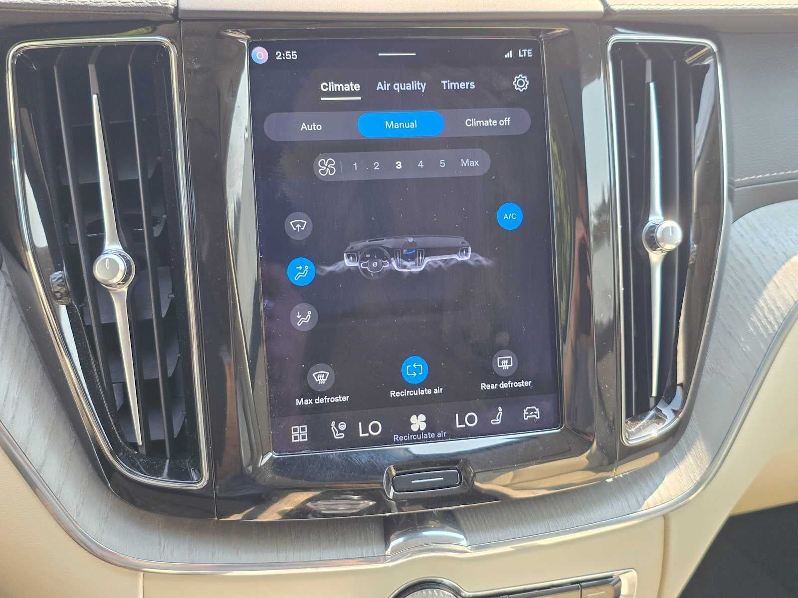 2023 Volvo XC60 Recharge Plug-In Hybrid Ultimate Bright Theme