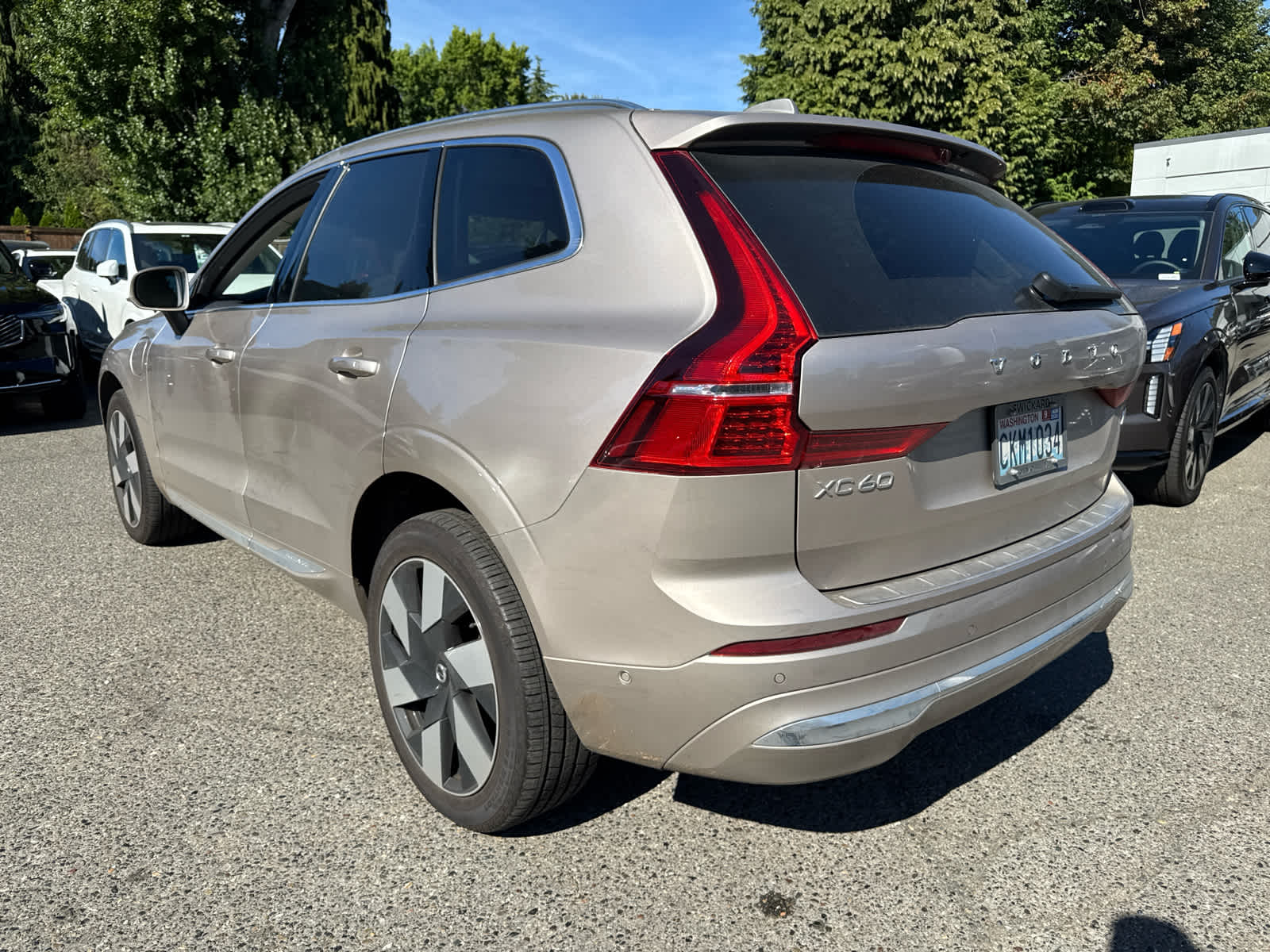 2023 Volvo XC60 Recharge Plug-In Hybrid Ultimate Bright Theme