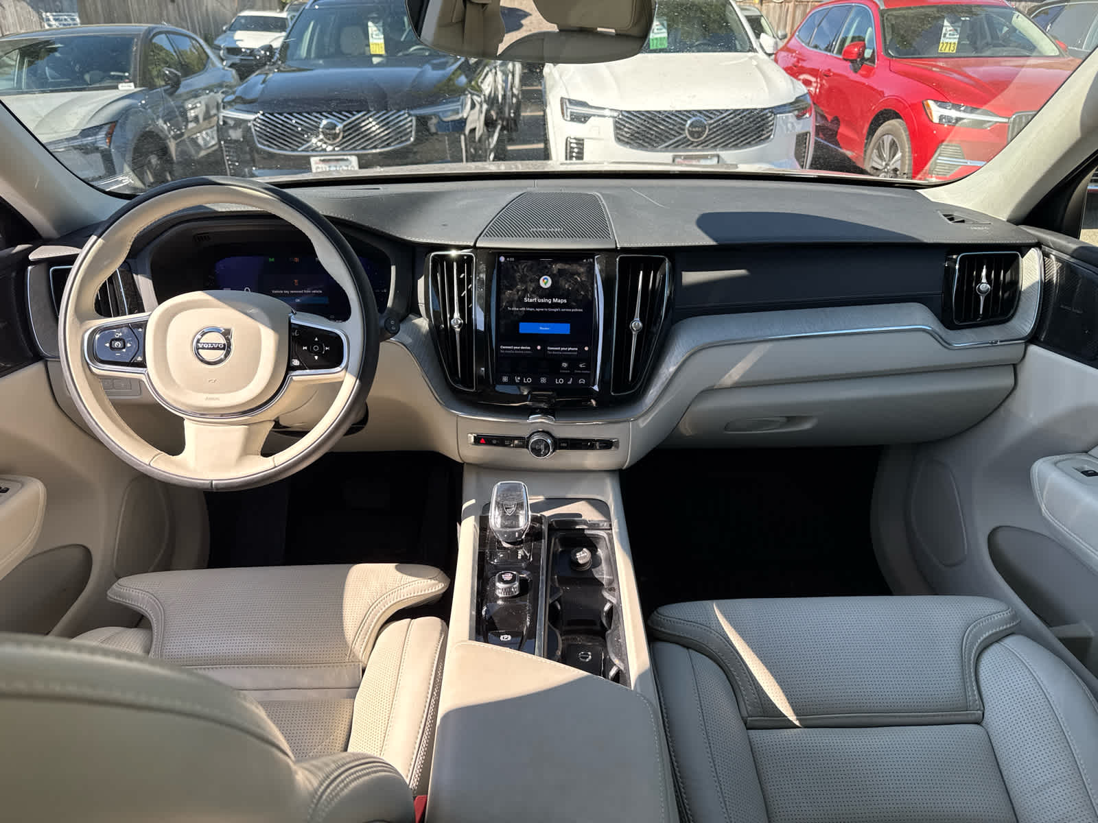 2023 Volvo XC60 Recharge Plug-In Hybrid Ultimate Bright Theme