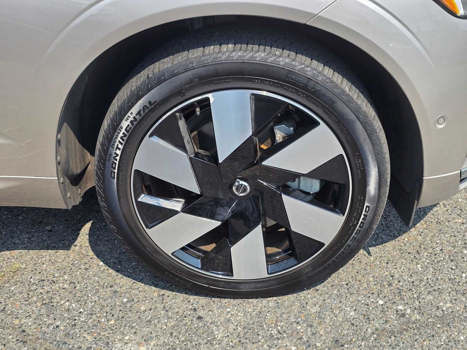 2023 Volvo XC60 Recharge Plug-In Hybrid Ultimate Bright Theme