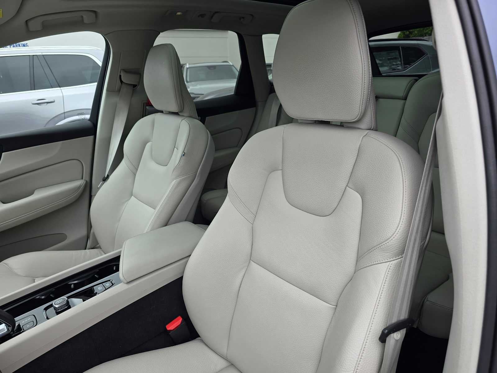 2024 Volvo XC60 Recharge Plug-In Hybrid Plus Dark Theme