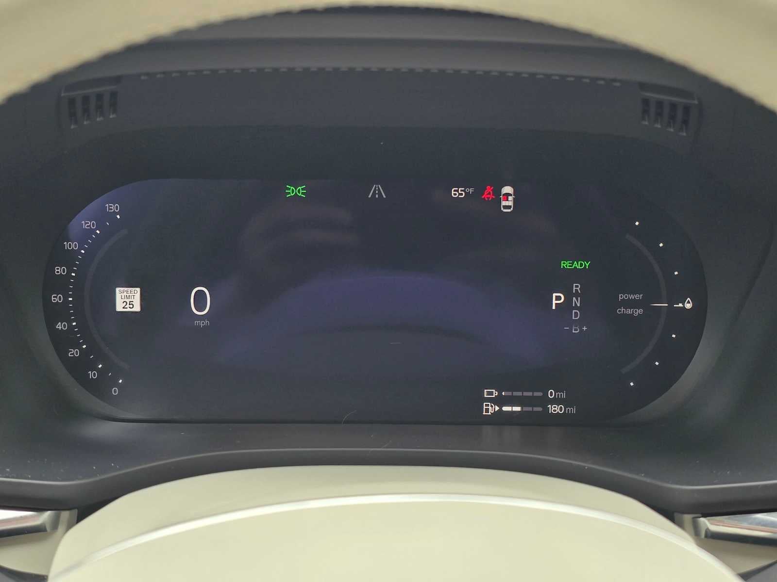 2024 Volvo XC60 Recharge Plug-In Hybrid Plus Dark Theme