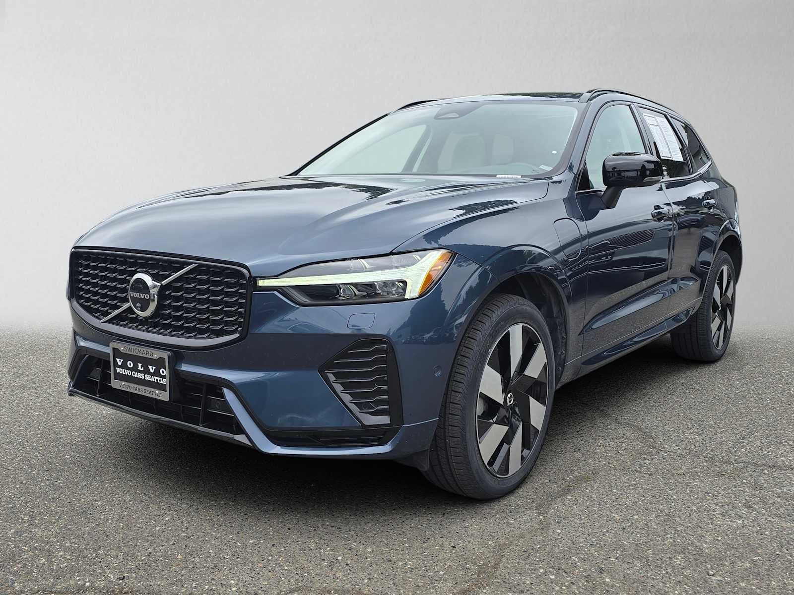 2024 Volvo XC60 Recharge Plug-In Hybrid Plus Dark Theme
