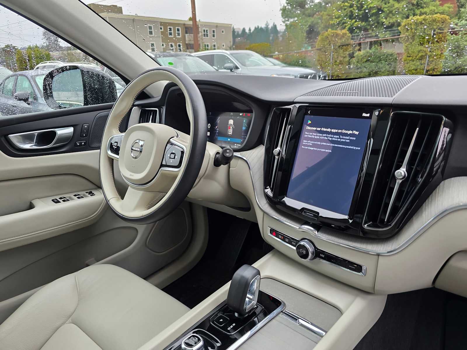 2024 Volvo XC60 Recharge Plug-In Hybrid Plus Dark Theme