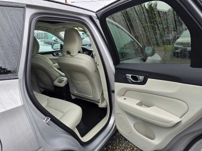 2024 Volvo XC60 Recharge Plug-In Hybrid Plus Dark Theme