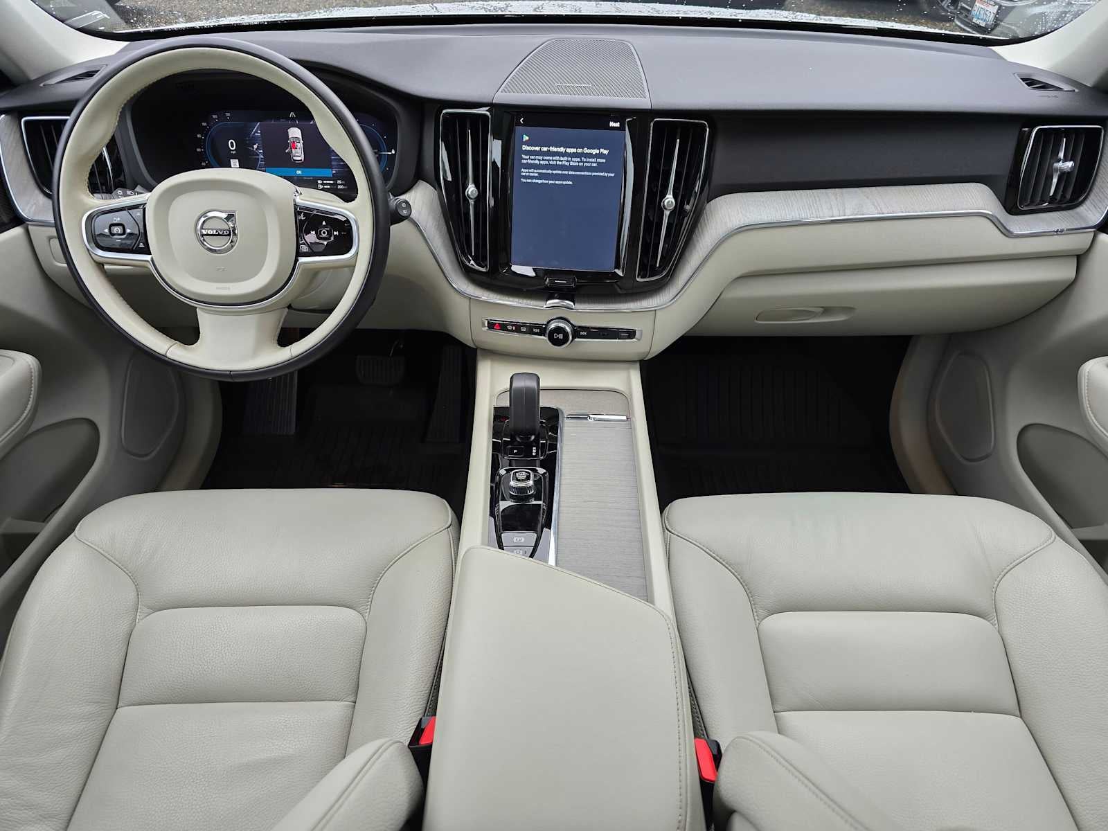 2024 Volvo XC60 Recharge Plug-In Hybrid Plus Dark Theme