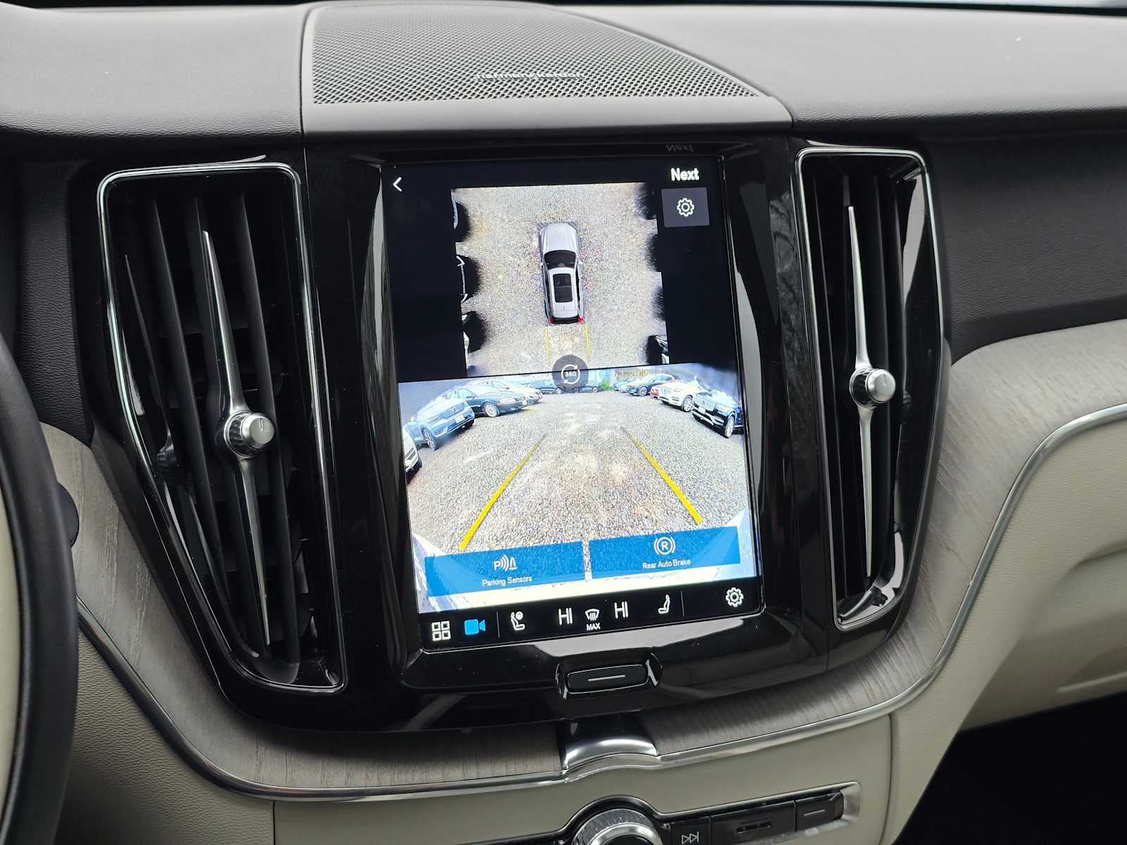 2024 Volvo XC60 Recharge Plug-In Hybrid Plus Dark Theme