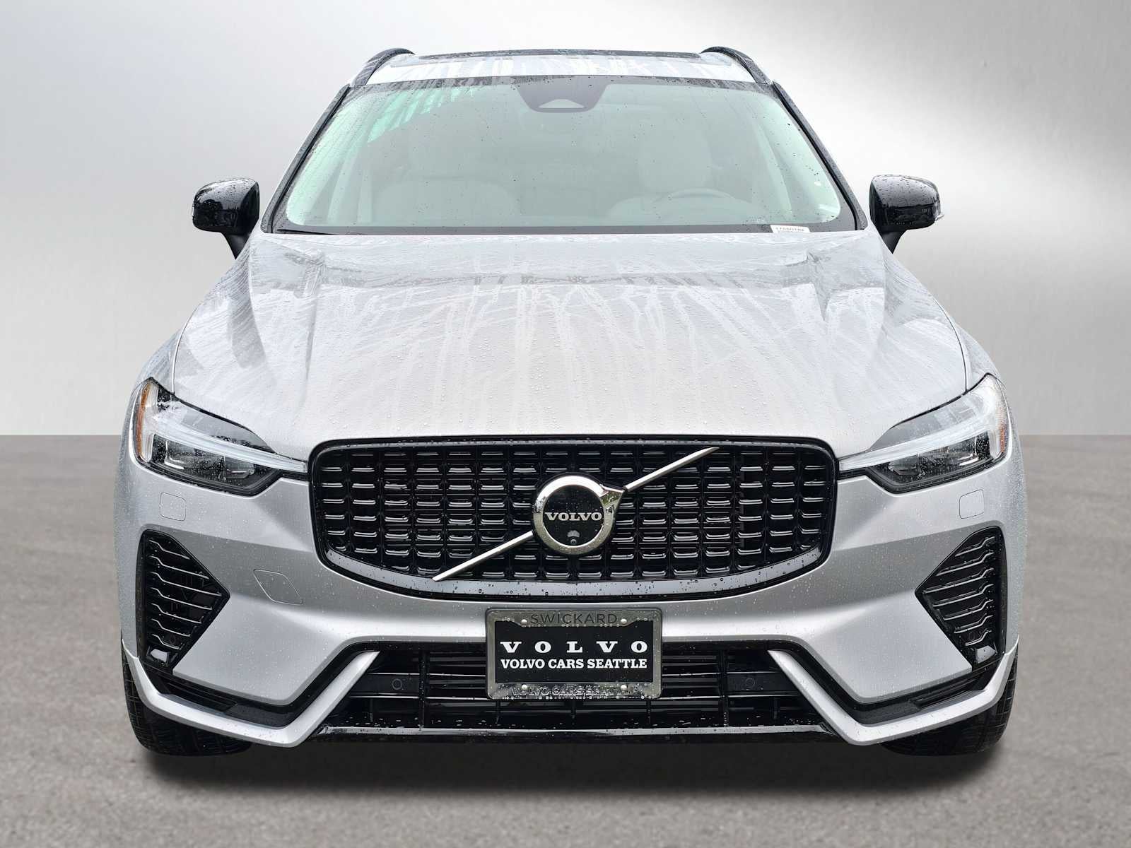 2024 Volvo XC60 Recharge Plug-In Hybrid Plus Dark Theme