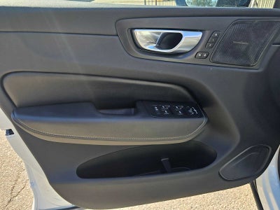 2024 Volvo XC60 Recharge Plug-In Hybrid Ultimate Dark Theme