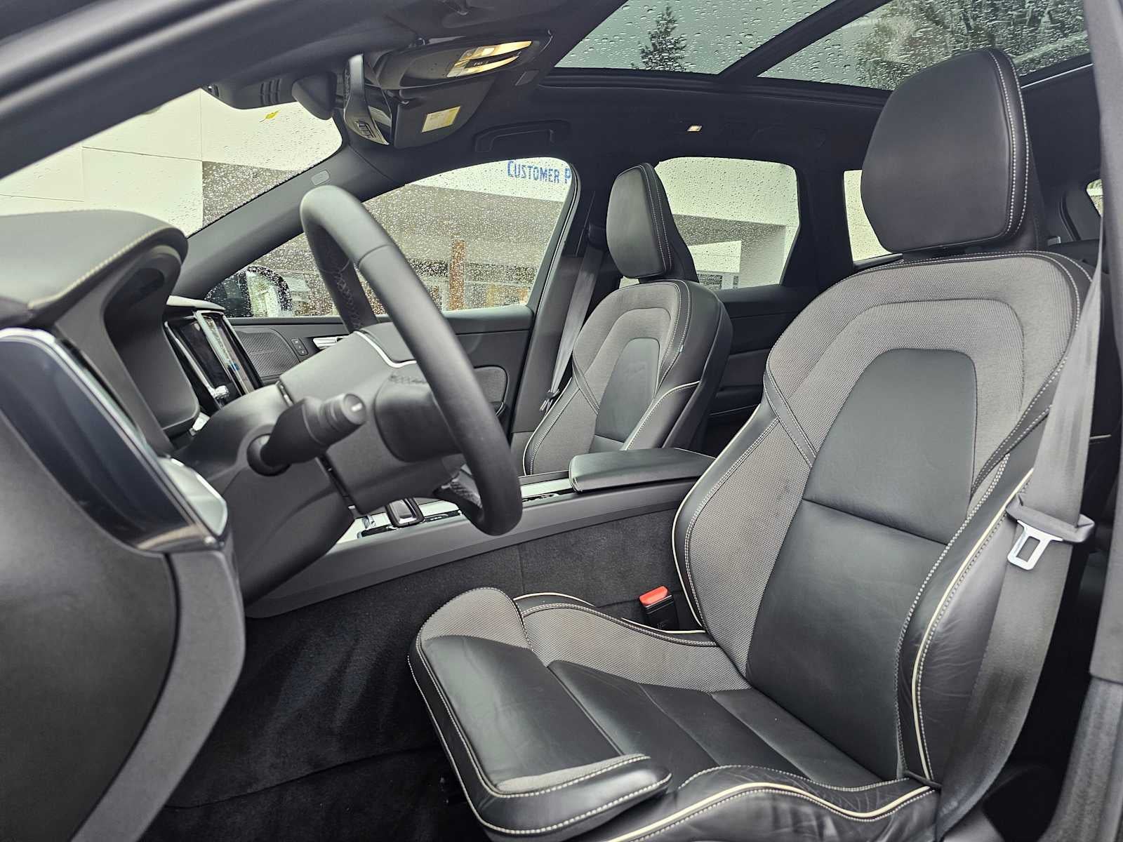 2022 Volvo XC60 Recharge Plug-In Hybrid R-Design