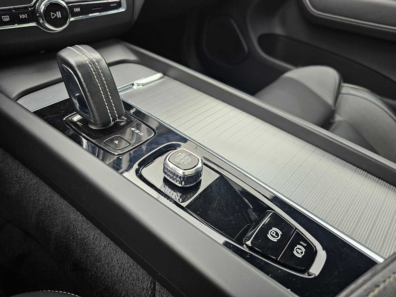 2022 Volvo XC60 Recharge Plug-In Hybrid R-Design