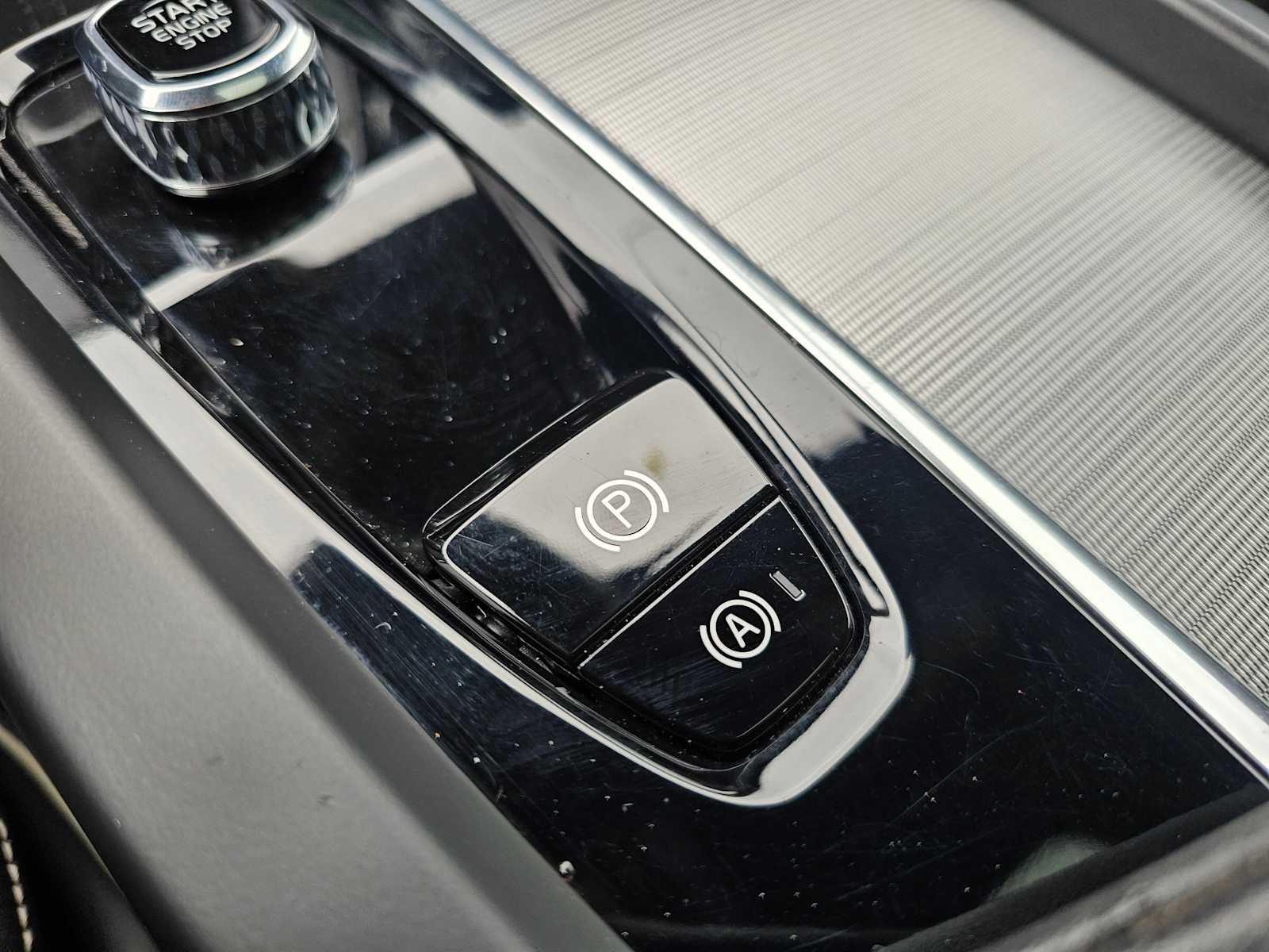 2022 Volvo XC60 Recharge Plug-In Hybrid R-Design