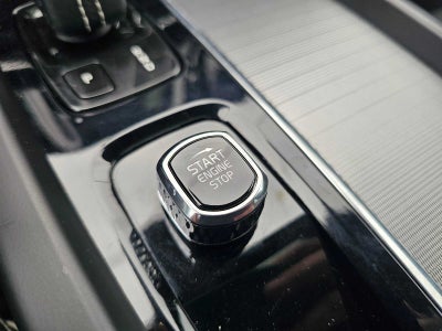 2022 Volvo XC60 Recharge Plug-In Hybrid R-Design