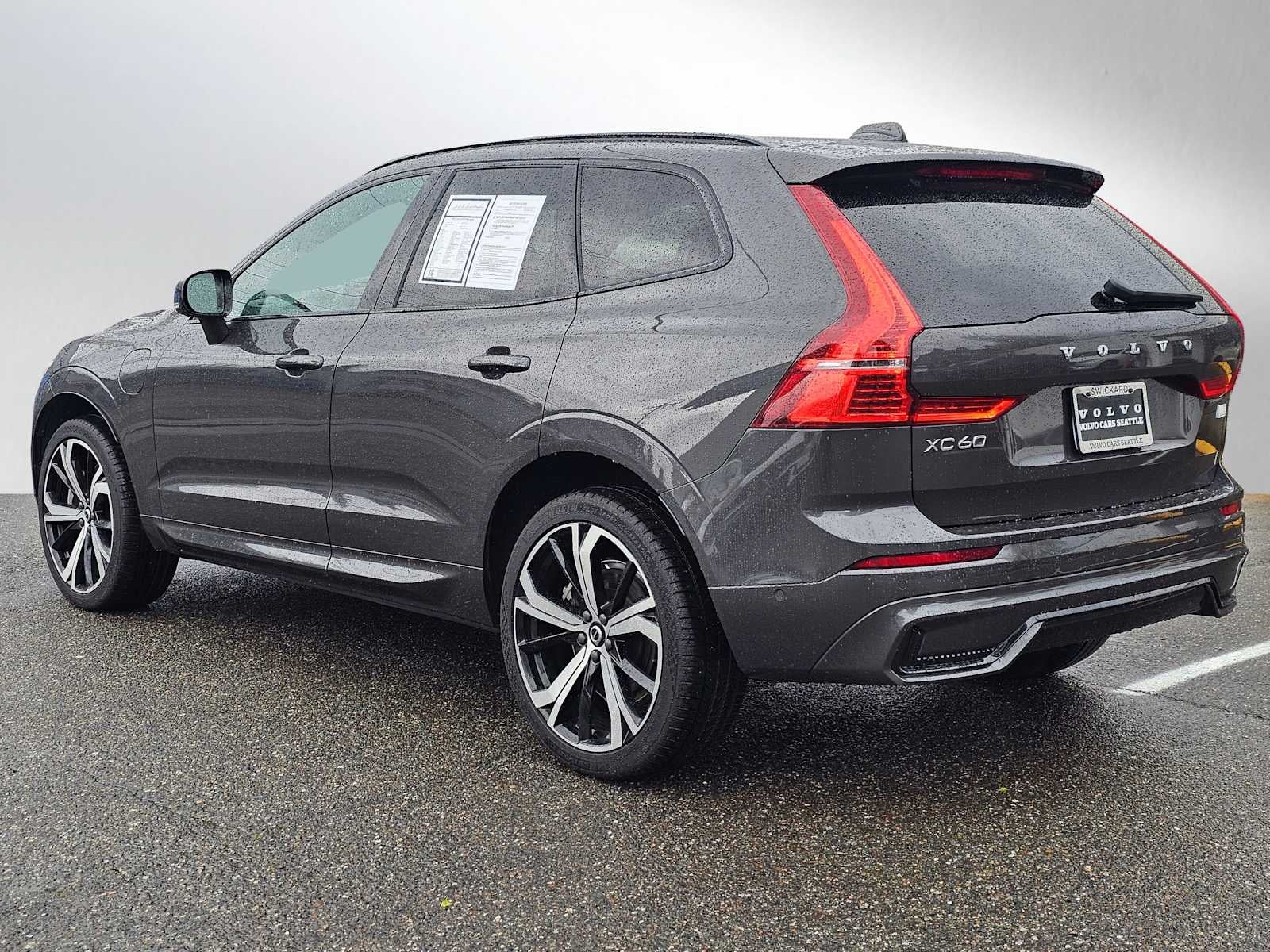 2022 Volvo XC60 Recharge Plug-In Hybrid R-Design
