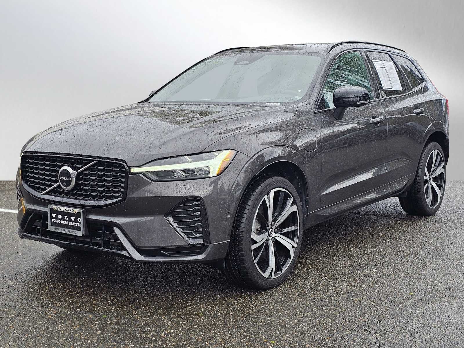 2022 Volvo XC60 Recharge Plug-In Hybrid R-Design