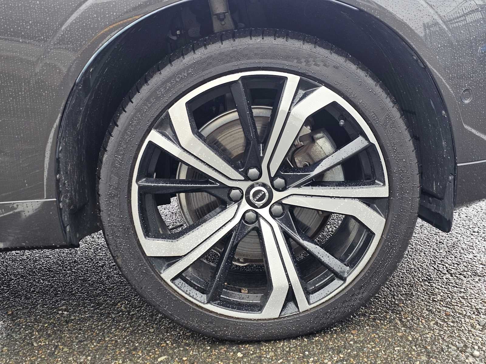 2022 Volvo XC60 Recharge Plug-In Hybrid R-Design