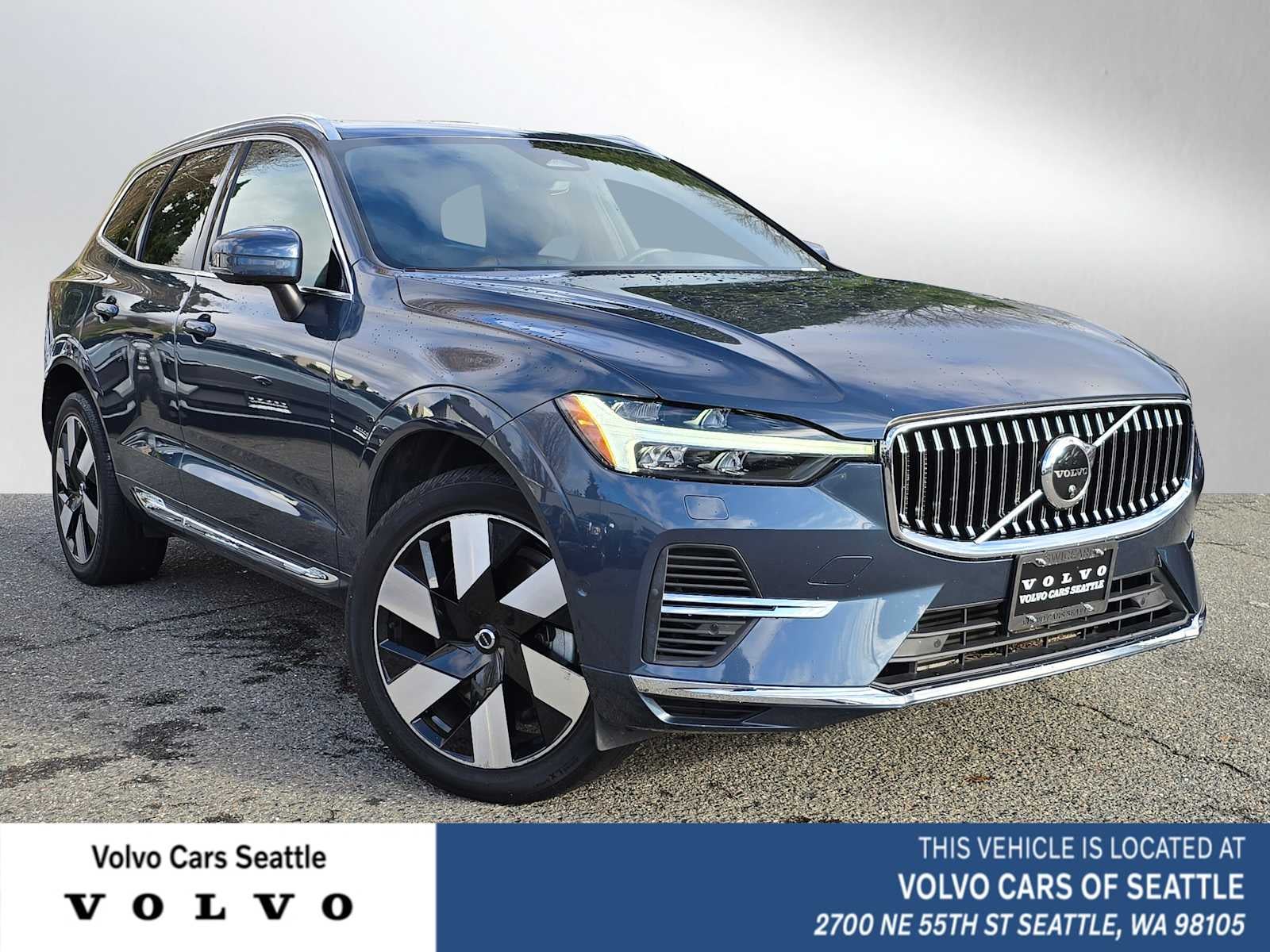 2023 Volvo XC60 Recharge Plug-In Hybrid Plus Bright Theme