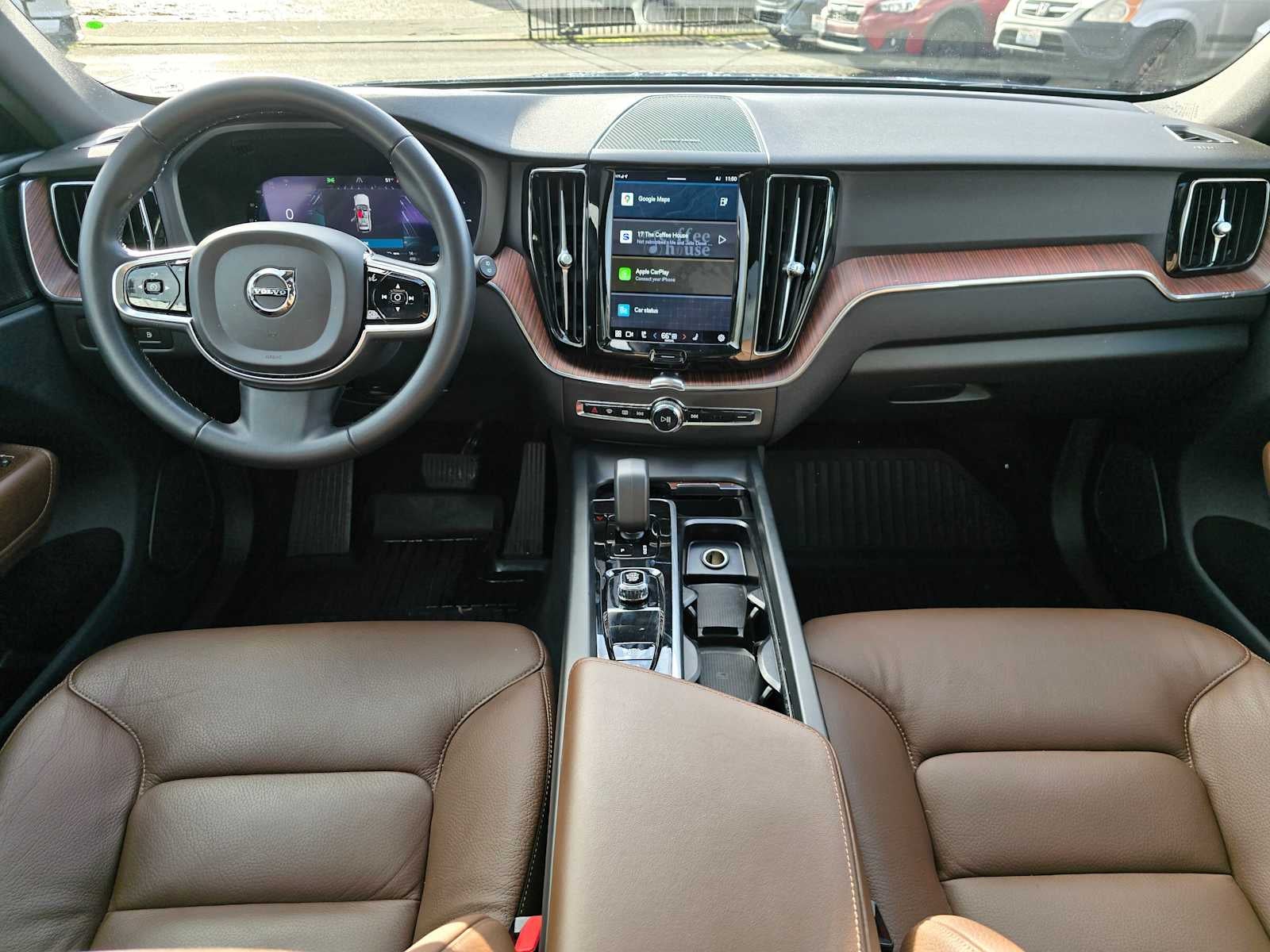 2023 Volvo XC60 Recharge Plug-In Hybrid Plus Bright Theme