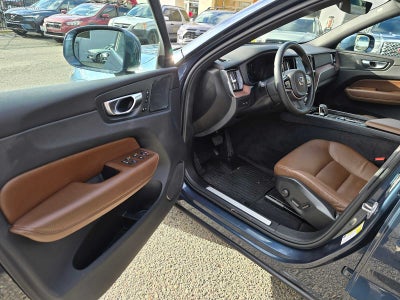 2023 Volvo XC60 Recharge Plug-In Hybrid Plus Bright Theme