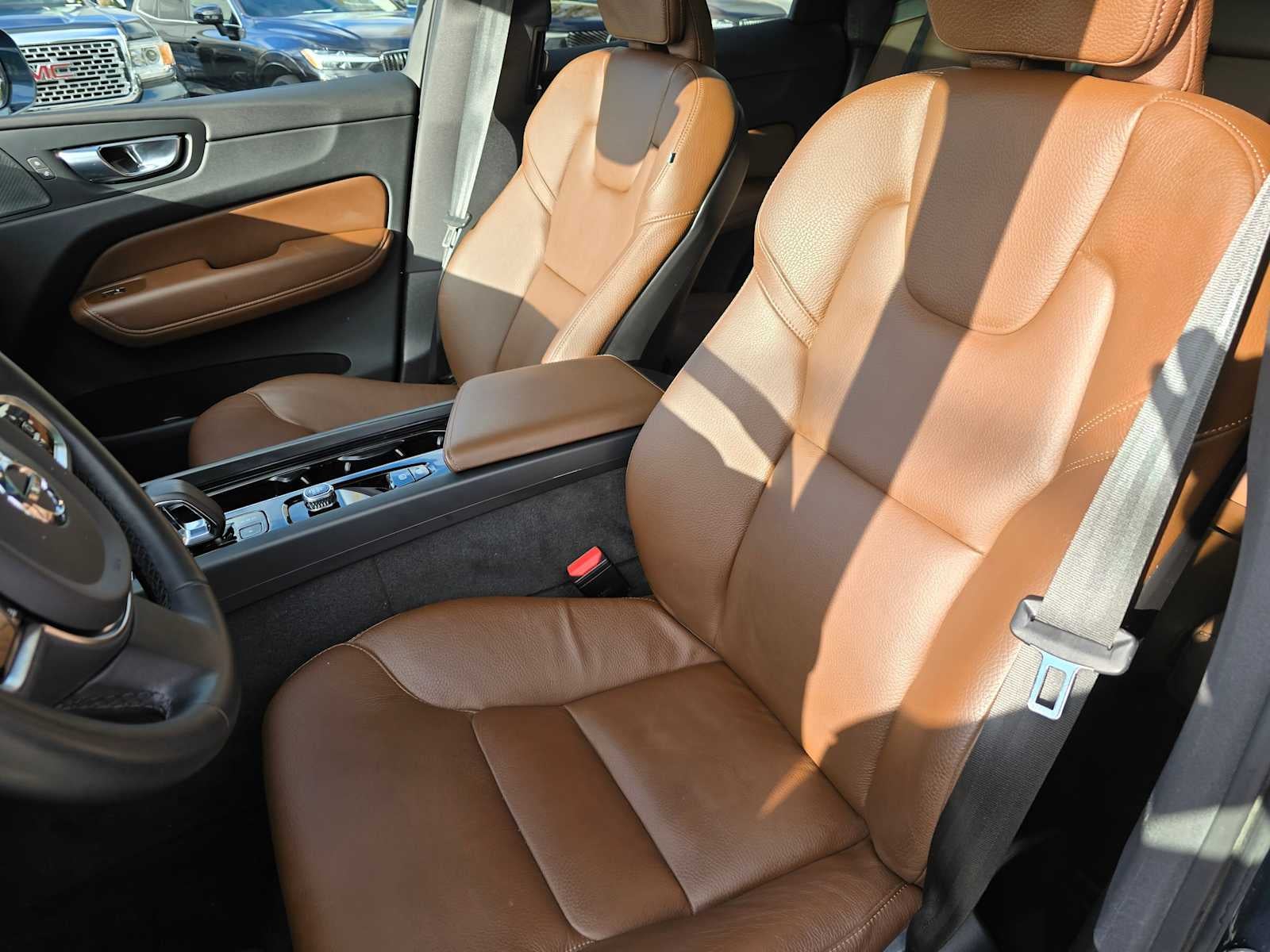 2023 Volvo XC60 Recharge Plug-In Hybrid Plus Bright Theme