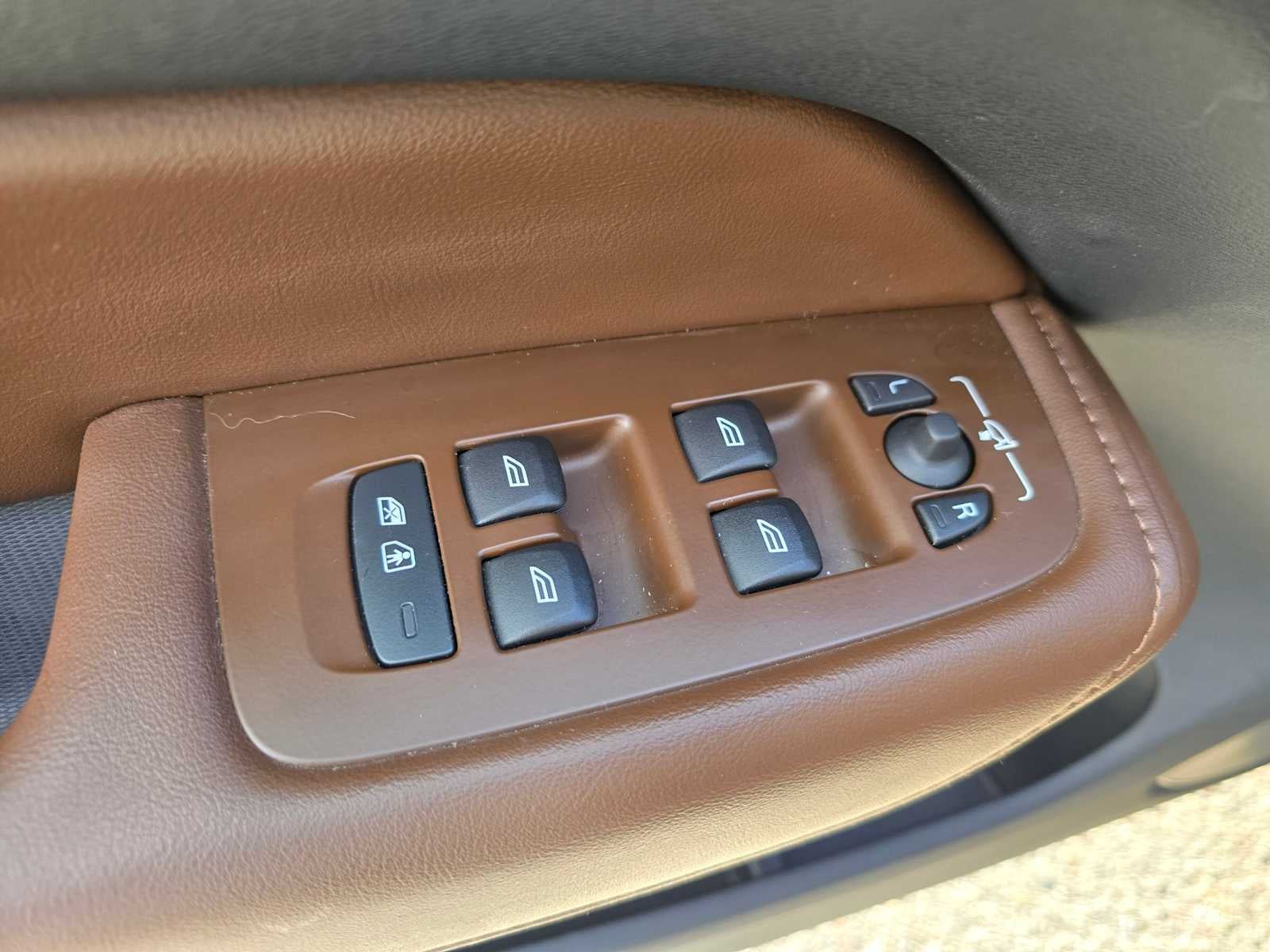 2023 Volvo XC60 Recharge Plug-In Hybrid Plus Bright Theme