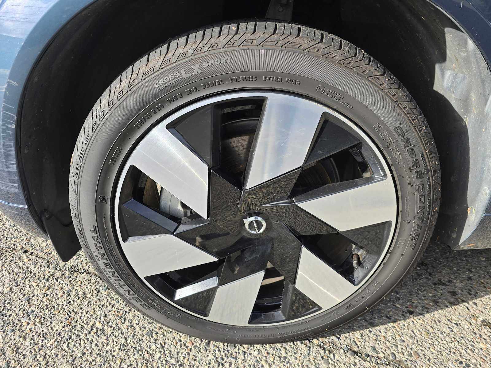 2023 Volvo XC60 Recharge Plug-In Hybrid Plus Bright Theme