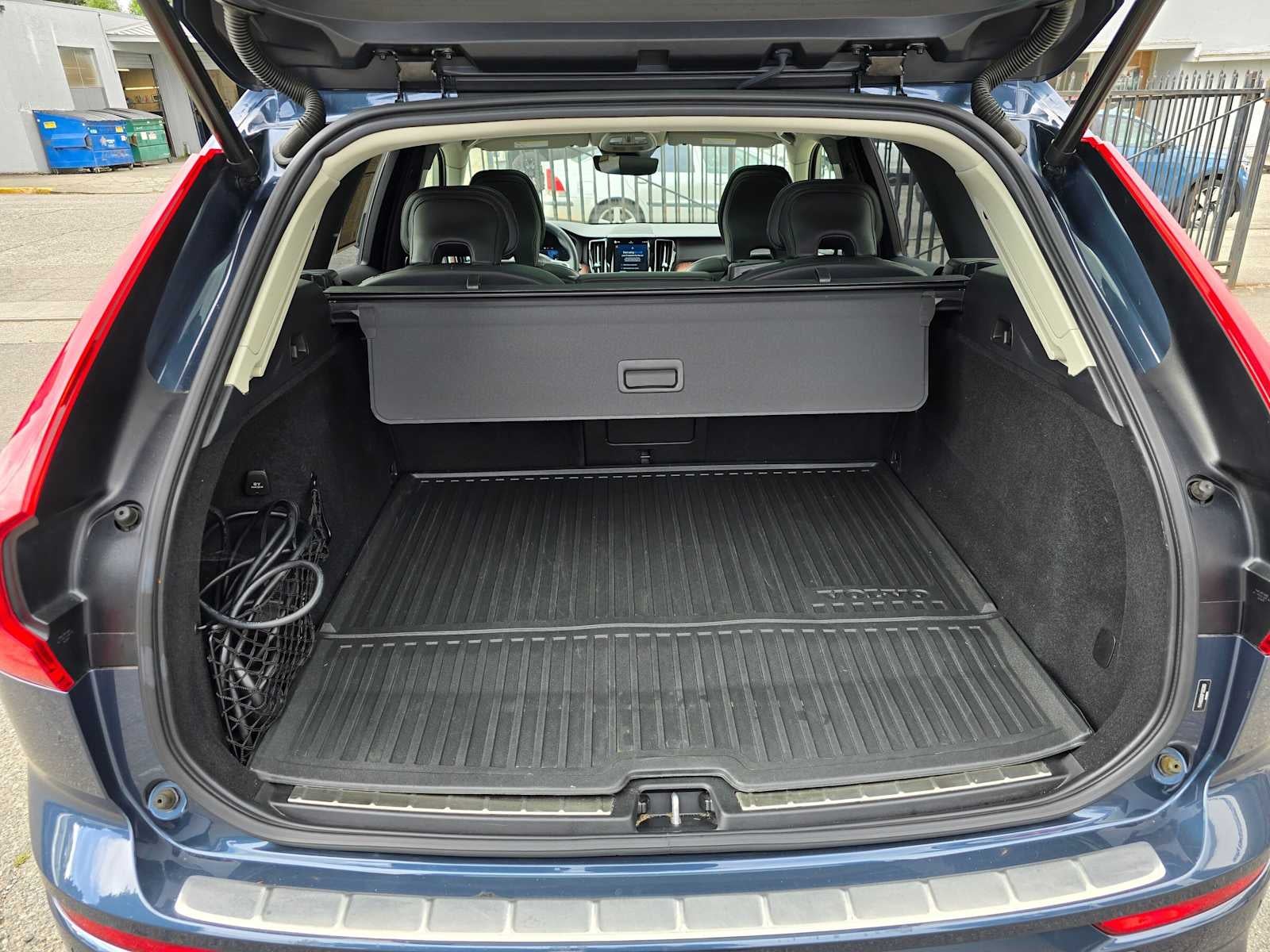 2023 Volvo XC60 Recharge Plug-In Hybrid Ultimate Dark Theme