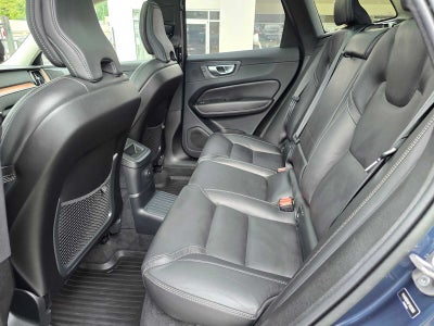 2023 Volvo XC60 Recharge Plug-In Hybrid Ultimate Dark Theme